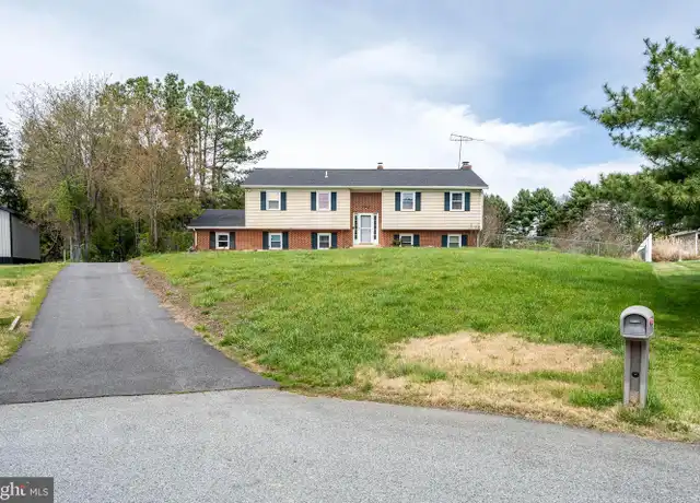 Property at 14 White Oak Dr, Middletown, DE, 19709, 4 beds, 3 baths, [object Object]