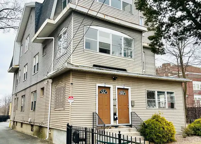 Property at 118 Vine St, Hartford, CT, 06112, 3 beds, 1 bath, [object Object]