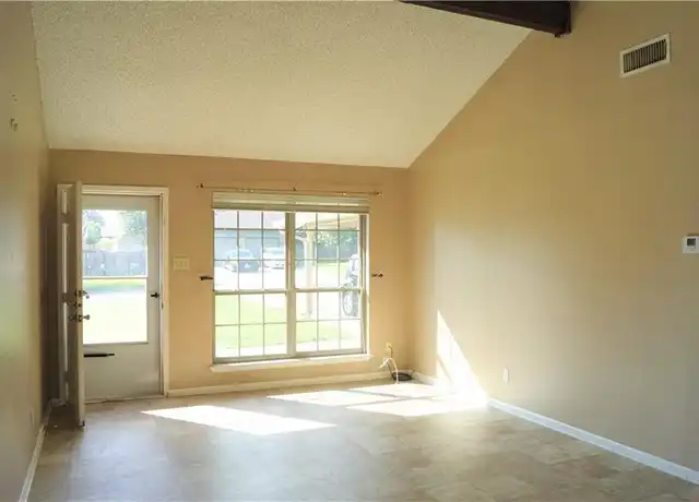 Property at 101 Stubblefield Dr Unit B, Elgin, TX, 78621, 2 beds, 1 bath, [object Object]