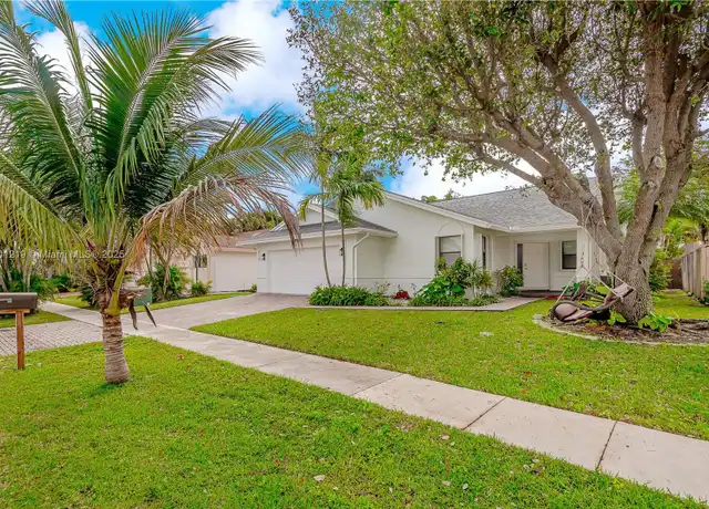 Property at 216 SE 9th St, Dania, FL, 33004, 3 beds, 2 baths, [object Object]