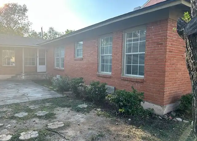 Property at 6719 Kenwell St, Dallas, TX, 75209, 3 beds, 1 bath, [object Object]