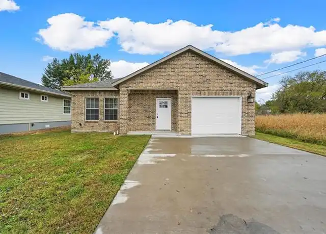 Property at 506 Robinson St, Greenville, TX, 75401, 3 beds, 2 baths, [object Object]
