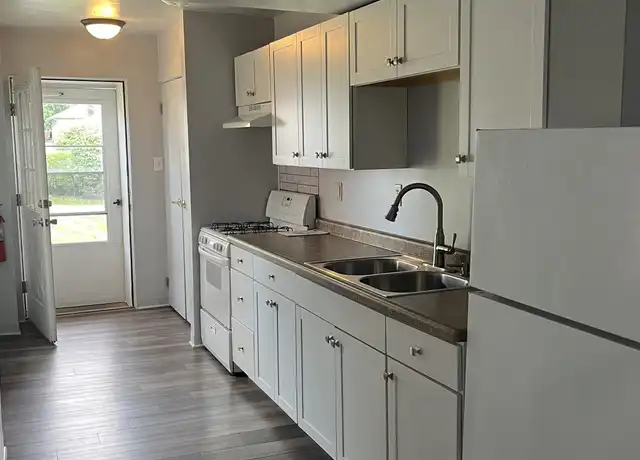 Property at 16 E 1st Ave, Latrobe, PA, 15650, 2 beds, 1 bath, [object Object]