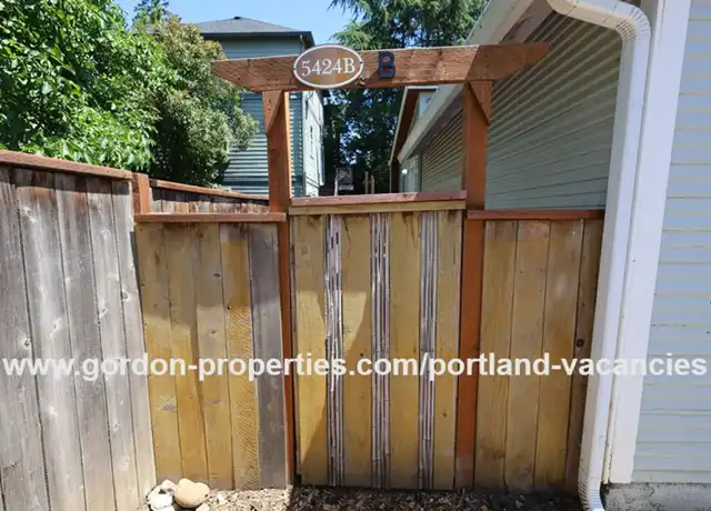 Property at 5424 SE 88th Ave Unit B, Portland, OR, 97266, 2 beds, 1 bath, [object Object]