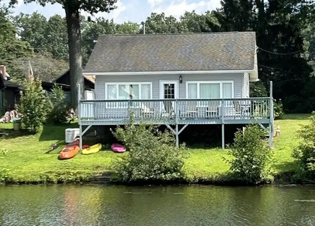 Property at 153 Cottage Rd, Enfield, CT, 06082, 2 beds, 1 bath, [object Object]