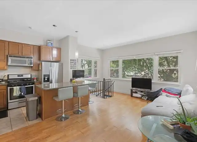 Property at 429 W Wellington Ave, Chicago, IL, 60657, 2 beds, 2 baths, [object Object]