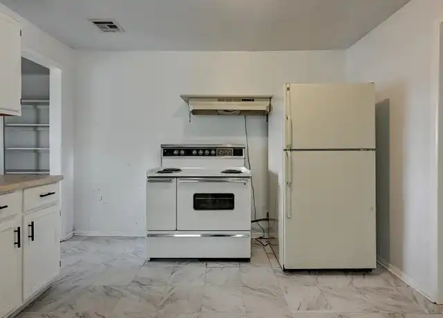 Property at 729 Indiana Ave, Joplin, MO, 64801, 2 beds, 2 baths, [object Object]