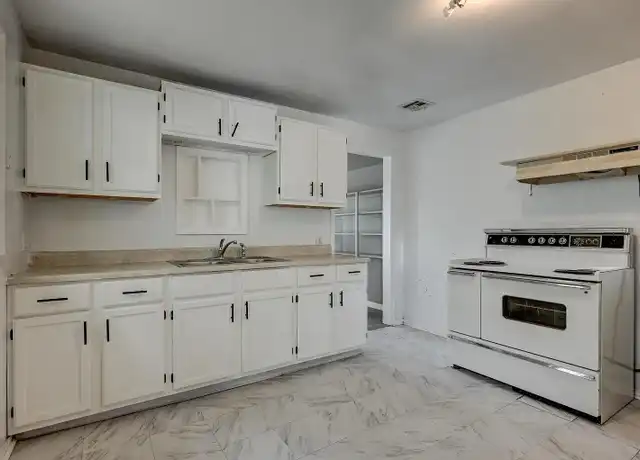 Property at 729 Indiana Ave, Joplin, MO, 64801, 2 beds, 2 baths, [object Object]
