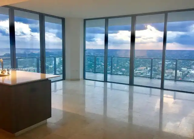 Property at 88 SW 7th St #3402, Miami, FL, 33130, 3 beds, 3.5 baths, [object Object]