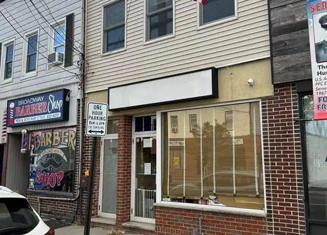 Property at 293 Broadway, Bethpage, NY, 11714, 2 beds, 1 bath, [object Object]