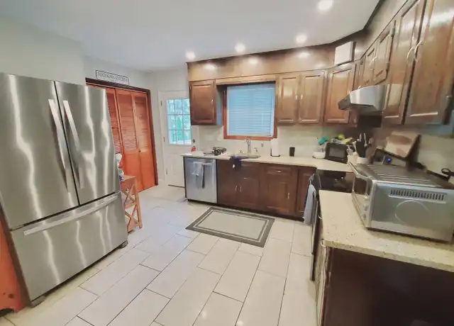 Property at 34 Goodwin St Unit 2, Stamford, CT, 06906, 2 beds, 1.5 baths, [object Object]