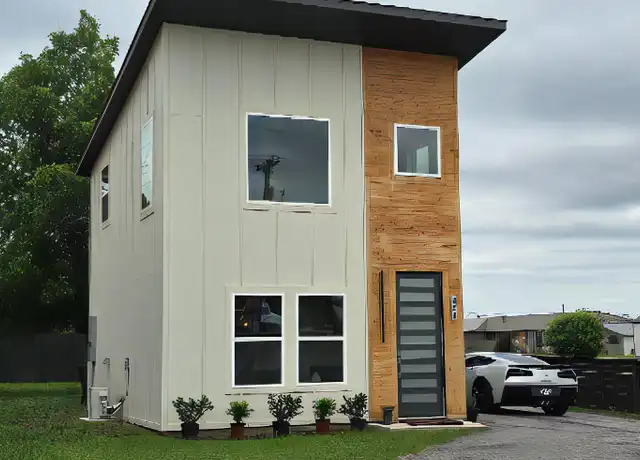 Property at 404 W Wichita St, Bowie, TX, 76230, 1 bed, 1.5 baths, [object Object]