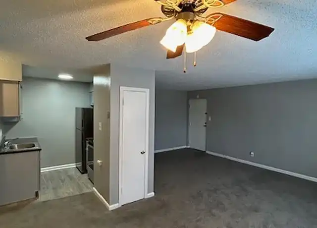 Property at Oak Tree Apartments - 100 W Oak Ln, Glenolden, PA, 19036, 1-2 bed, 1-2 bath, [object Object]