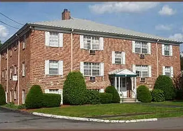 Photo of 5 Totman Dr, Woburn, MA 01801