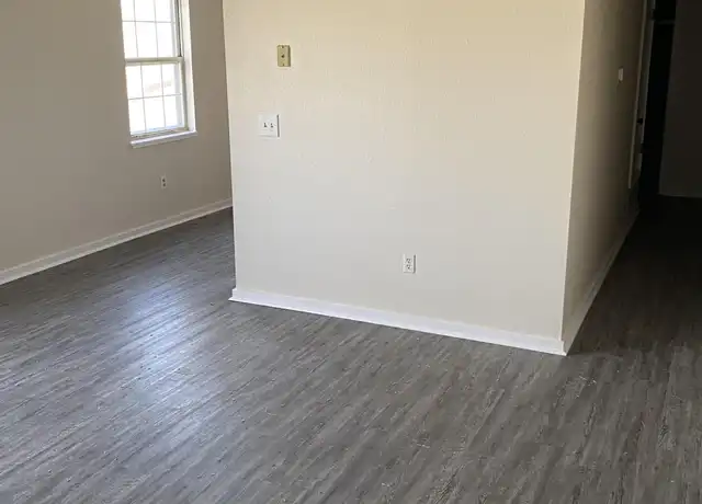 Property at 8208 Chas Cir Unit 5, Pleasant Valley, MO, 64068, 1 bed, 1 bath, [object Object]
