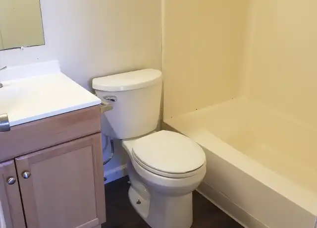 Property at 182 E Market St Unit 215, Tiffin, OH, 44883, 1 bed, 1 bath, [object Object]