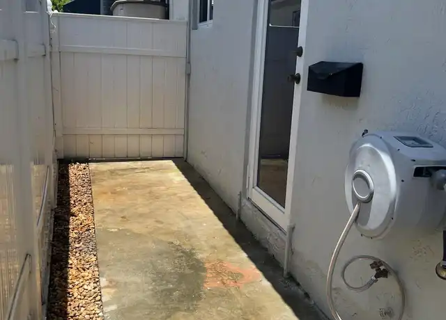 Property at 6870 W 25th Ln, Hialeah, FL, 33016, 1 bed, 1 bath, [object Object]