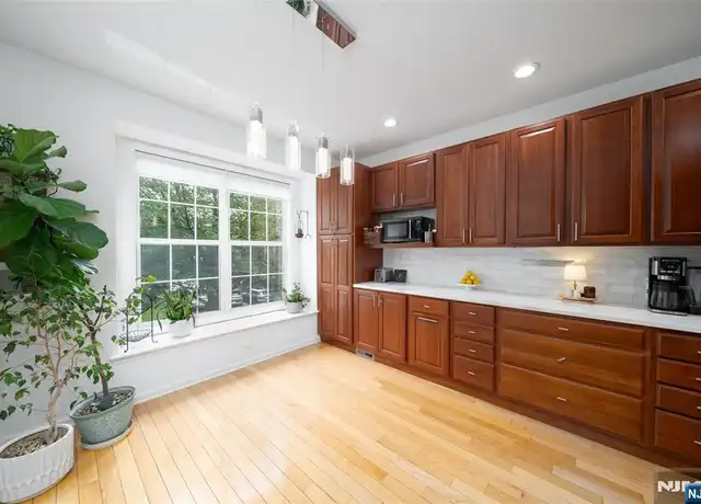 Property at 593 Hartford Dr, Nutley, NJ, 07110, 2 beds, 2.5 baths, [object Object]