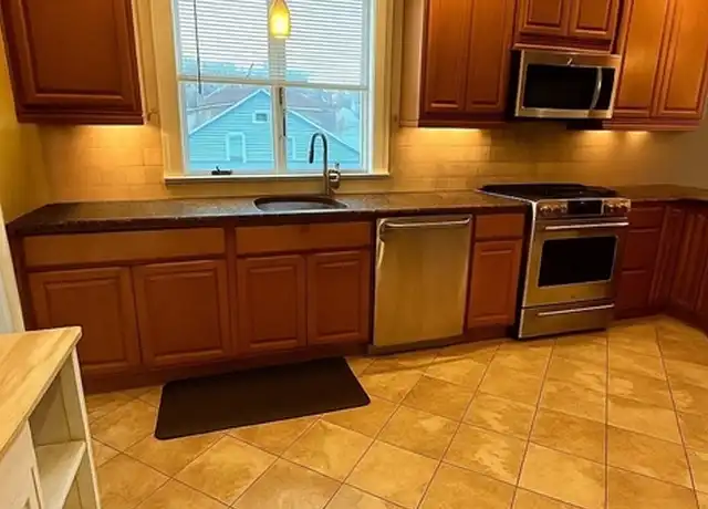 Property at 158 Highland Ave Unit 1, Winthrop, MA, 02152, 2 beds, 1 bath, [object Object]