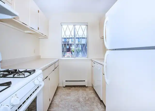Property at East Bay Apartments - 700 Metacom Ave, Warren, RI, 02885, 2 beds, 1 bath, [object Object]