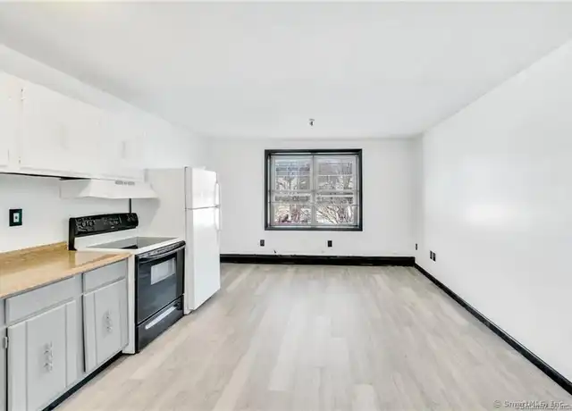 Property at 1660 E Main St Unit 3P, Waterbury, CT, 06705, 0 beds, 1 bath, [object Object]
