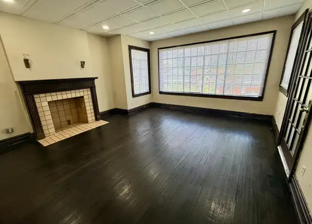 Property at 1029 10th St Unit 11, Huntington, WV, 25701, 1 bed, 1 bath, [object Object]