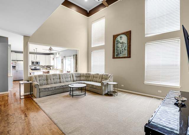Photo of 152 Rosewood Dr, Streamwood, IL 60107