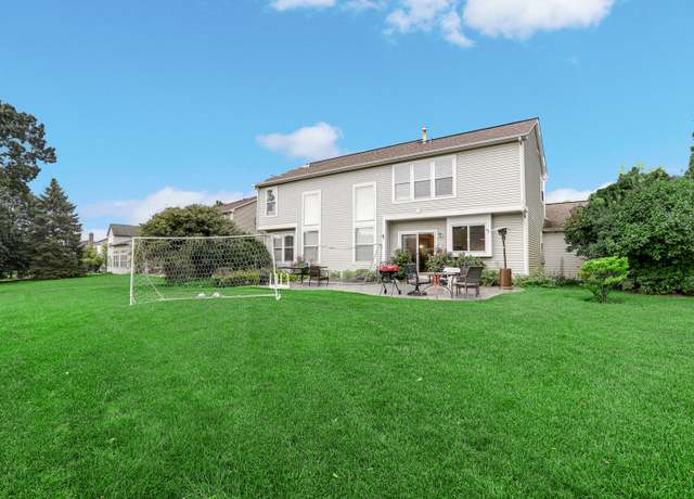 Photo of 152 Rosewood Dr, Streamwood, IL 60107
