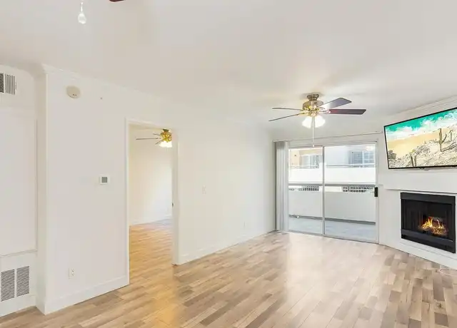 Property at 5550 Owensmouth Ave Unit 5550, Woodland Hills, CA, 91367, 1 bed, 1 bath, [object Object]