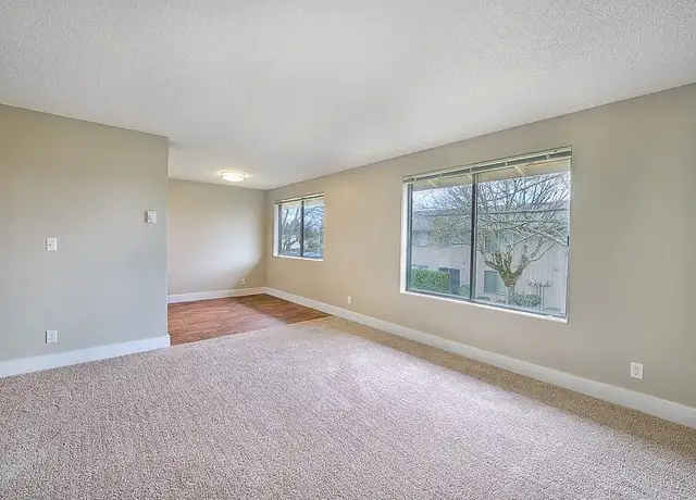 Photo of 363 Lindale Dr, Springfield, OR 97477