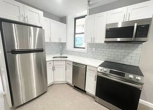 Property at 830 Beck St, Bronx, NY, 10459, 3 beds, 1 bath, [object Object]