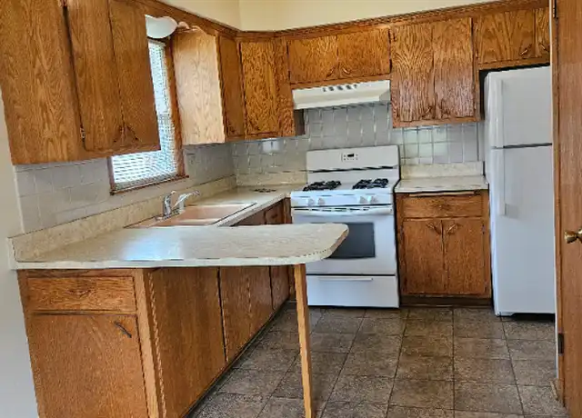 Property at 12106 W Bluemound Rd Unit 19, Wauwatosa, WI, 53226, 1 bed, 1 bath, [object Object]