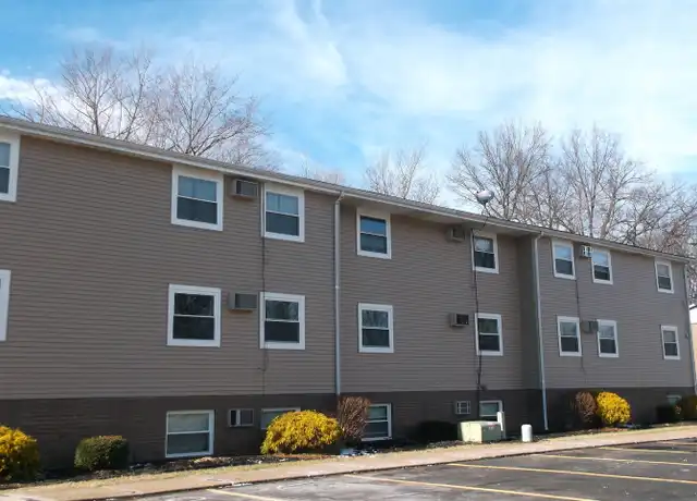 Property at 293 Maplewood Dr Unit 293-307, Cortland, OH, 44410, 2 beds, 1 bath, [object Object]
