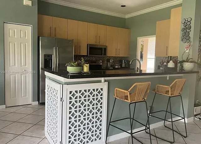 Photo of 1702 Sparrow Ln, Weston, FL 33327