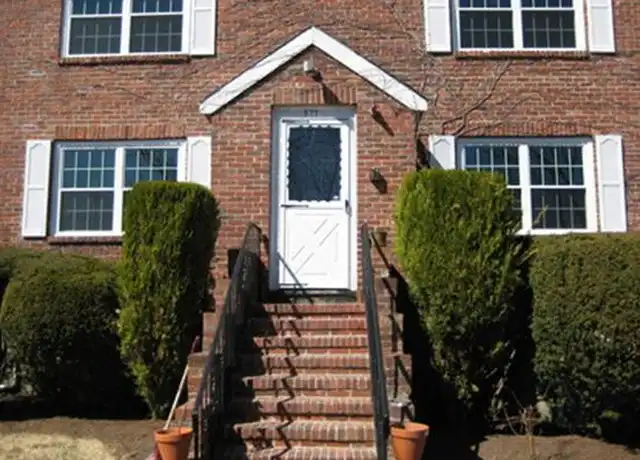 Property at 577 Hammond St Unit 2, Chestnut Hill, MA, 02467, 3 beds, 2 baths, [object Object]