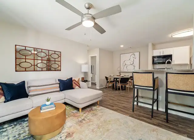 Property at Rise at Signal Mountain Apartments - 1185 Mountain Creek Rd, Chattanooga, TN, 37405, 1-2 bed, 1-2 bath, [object Object]