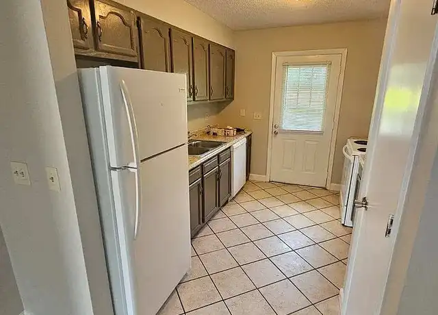 Property at Parkview Apartments - Tullahoma, TN. - 303 Johnson Ln, Tullahoma, TN, 37388, 2 beds, 1-1.5 bath, [object Object]