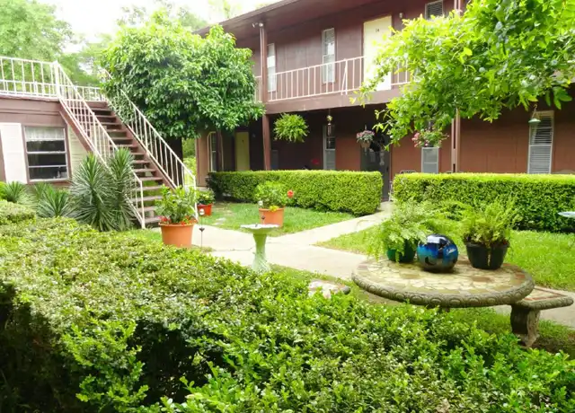 Property at Green Acres Short Term Rentals - 300 Alyce Pl, Long Beach, MS, 39560, 1-2 bed, 1 bath, [object Object]