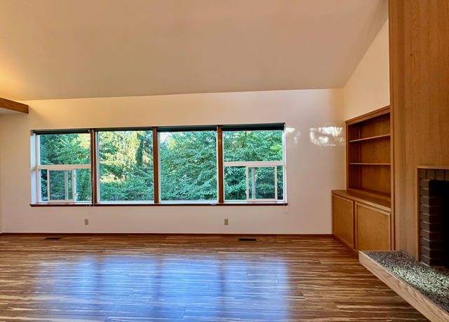 Photo of 1647 Jeannette Pl NW, Bainbridge Island, WA 98110