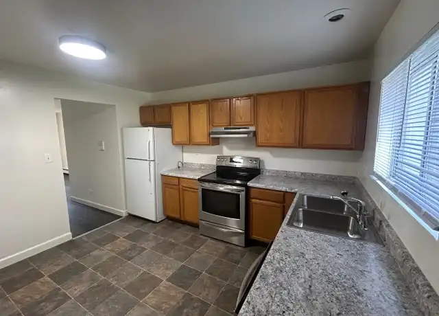Property at 2242 W Nichols Rd Unit B, Arlington Heights, IL, 60004, 2 beds, 1 bath, [object Object]