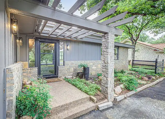 Property at 105 Southern Spur, Horseshoe Bay, TX, 78657, 3 beds, 3 baths, [object Object]