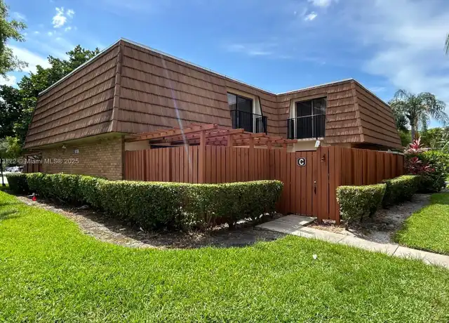 Property at 9106B SW 20th St Unit C, Davie, FL, 33324, 3 beds, 2.5 baths, [object Object]