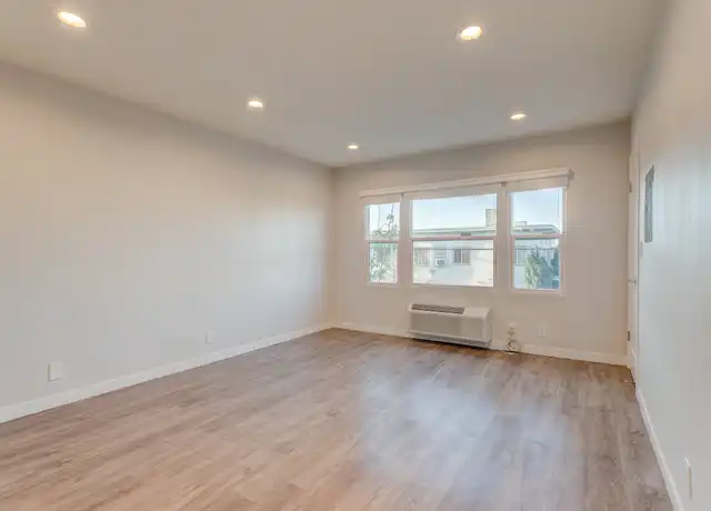 Property at 2929 San Marino St Unit 4, Los Angeles, CA, 90006, 0 beds, 1 bath, [object Object]