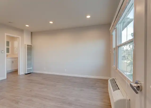 Property at 2929 San Marino St Unit 4, Los Angeles, CA, 90006, 0 beds, 1 bath, [object Object]