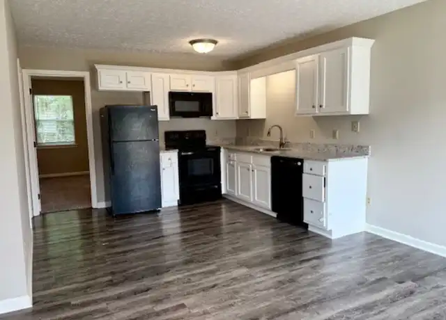 Property at 2021 Hickory St Unit 4, Bowling Green, KY, 42101, 1 bed, 1 bath, [object Object]