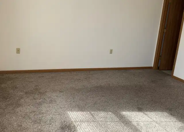 Property at 825 Prairie Hill Dr Unit B, Warrensburg, MO, 64093, 2 beds, 1.5 baths, [object Object]