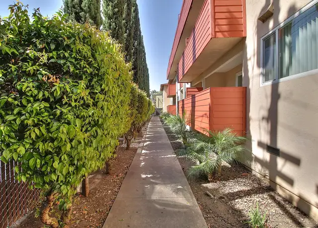 Photo of 2326 California St, Mountain View, CA 94040
