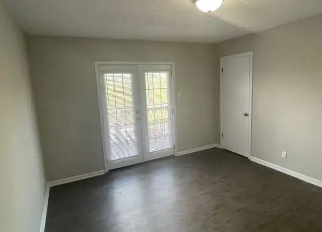Property at 2021 Cambridge Dr Unit 17, Lexington, KY, 40504, 1 bed, 1 bath, [object Object]