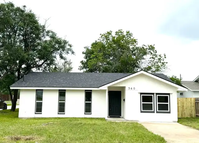 Property at 560 E 19th St, Georgetown, TX, 78626, 4 beds, 2 baths, [object Object]