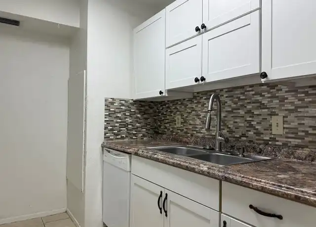 Property at 2828 Jackson St Unit C4, Fort Myers, FL, 33901, 2 beds, 2 baths, [object Object]
